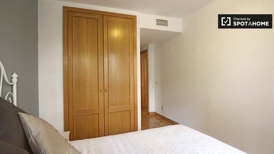 Double room Madrid, 2 beds, 80m² — photo 4