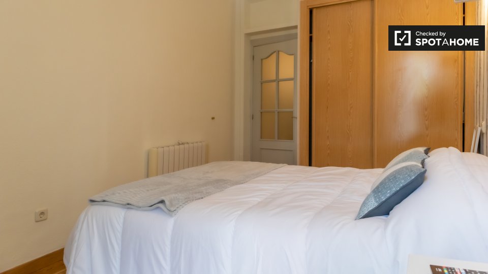 Double room Madrid, 5 beds, 157m² — photo 5