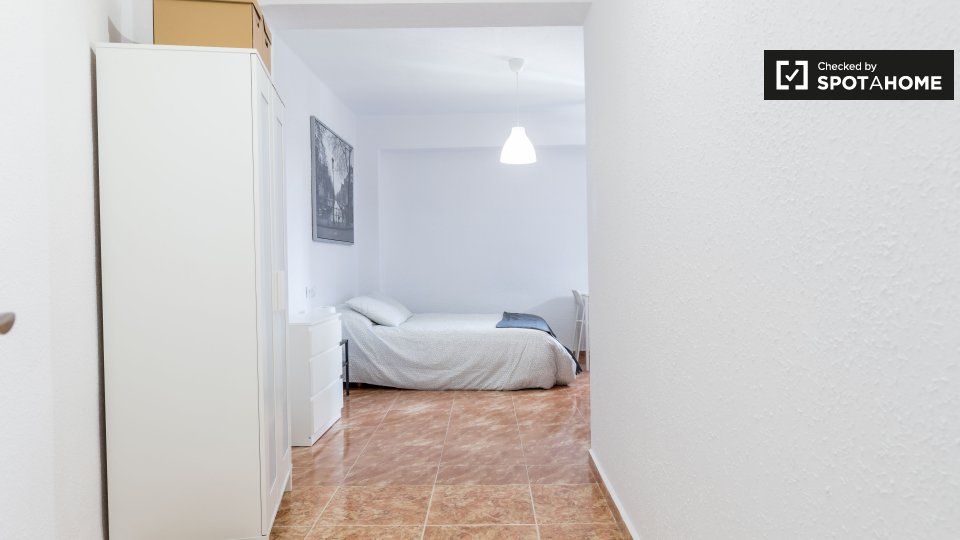 Double room Valencia, 4 beds, 100m² — photo 1