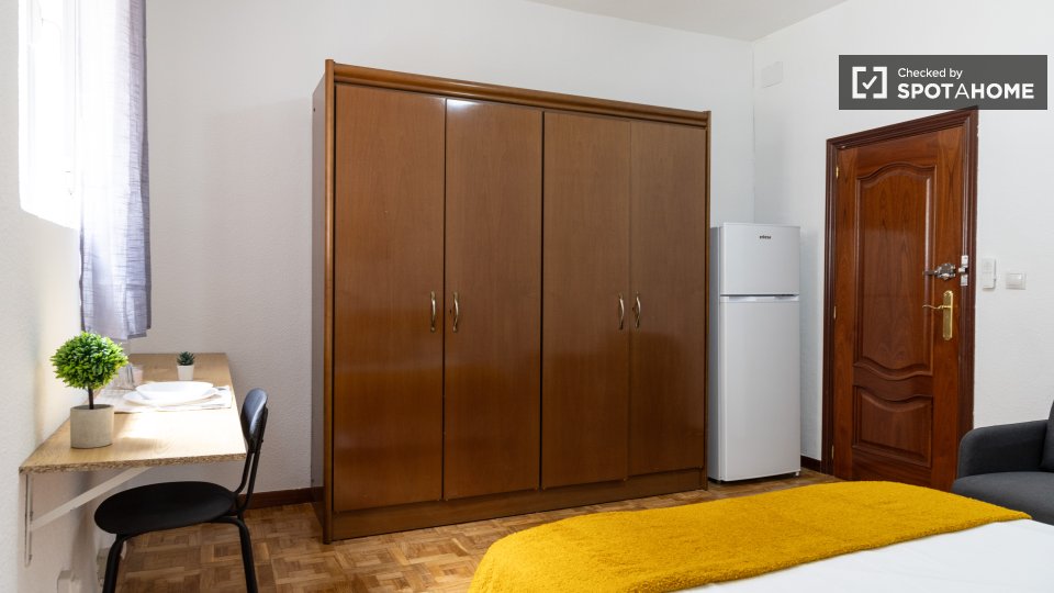 Double room Madrid, 5 beds — photo 1