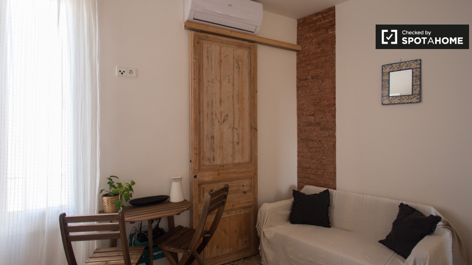 Apartment Barcelona, 1 bed, 27m² — photo 3