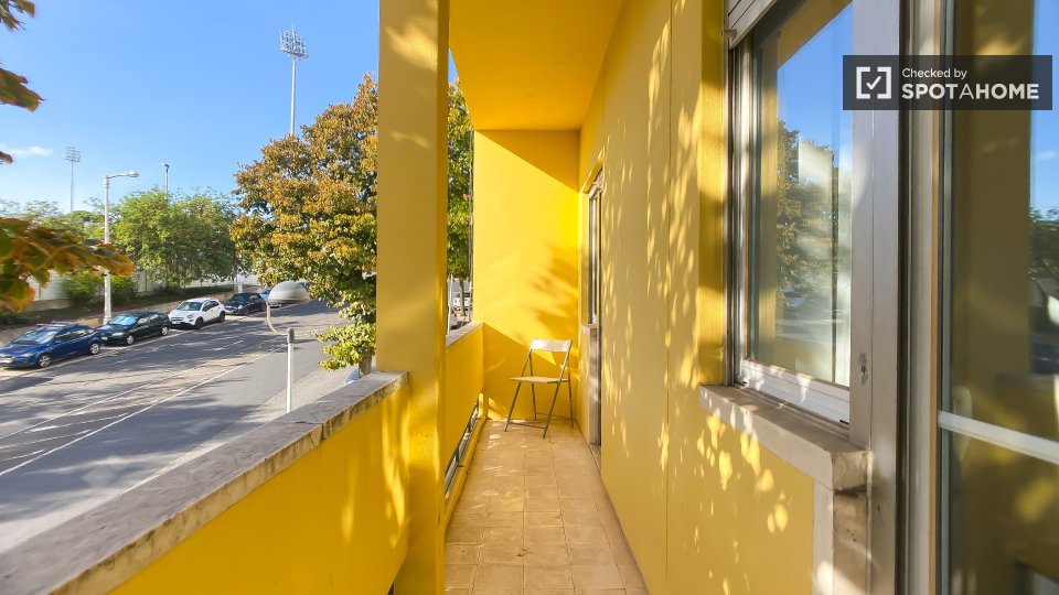 Double room Lisbon, 3 beds, 78m² — photo 13