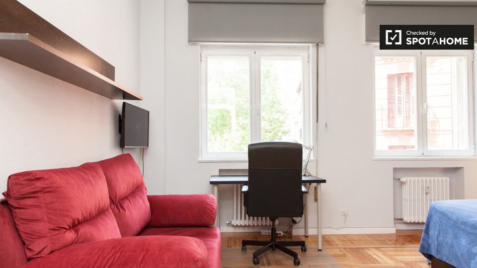 Double room Madrid, 7 beds, 199m² — photo 1