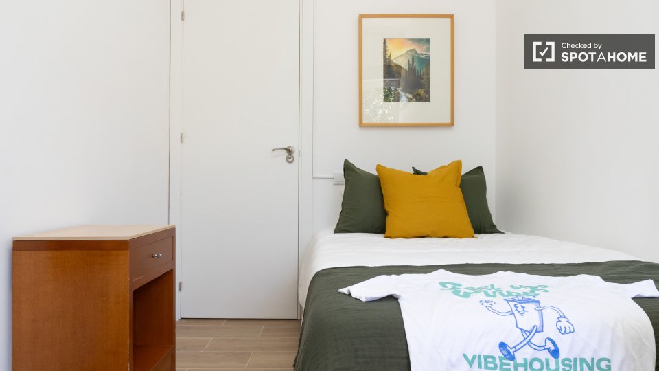 Double room Madrid, 5 beds — photo 4