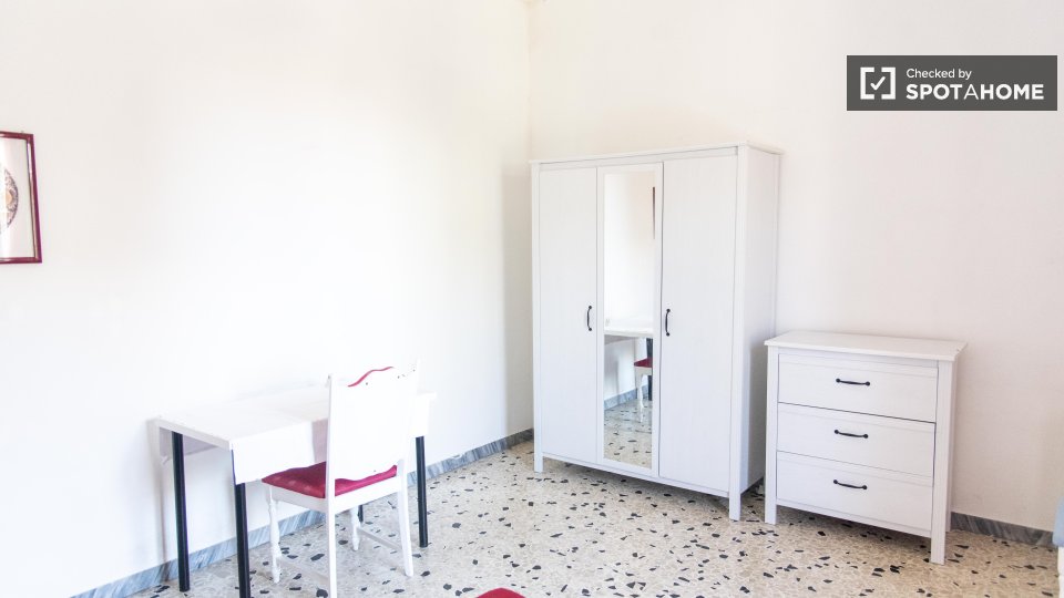Double room Rome, 3 beds, 100m² — photo 4