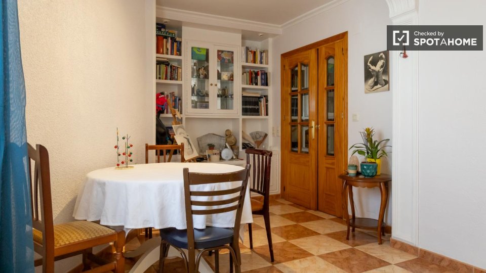Double room Madrid, 3 beds — photo 26