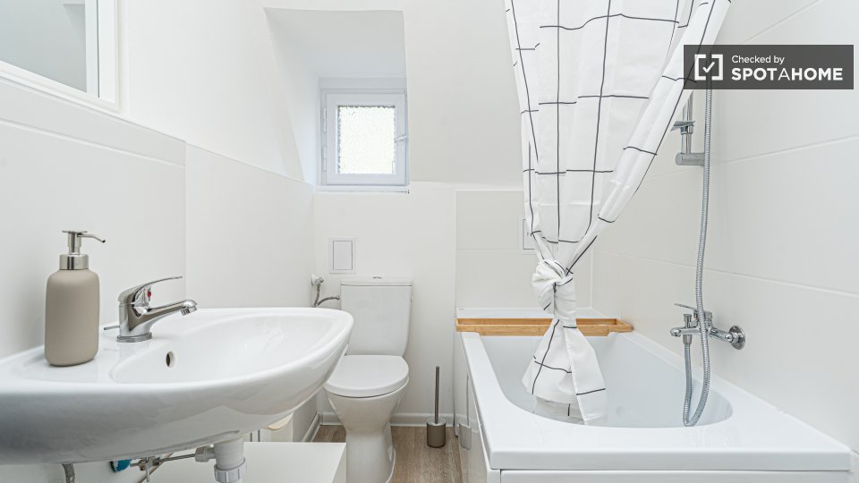 Double room Berlin, 9 beds, 135m² — photo 13