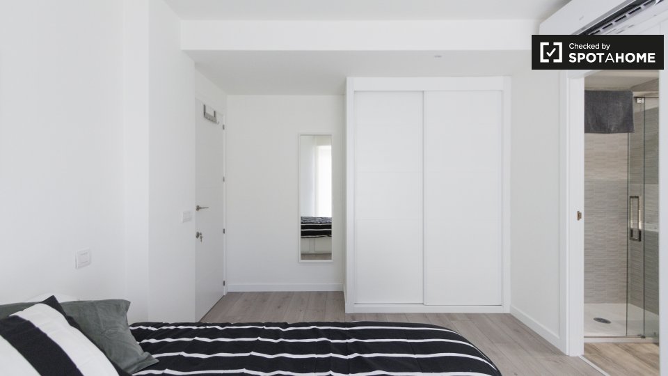 Double room Madrid, 4 beds, 90m² — photo 4