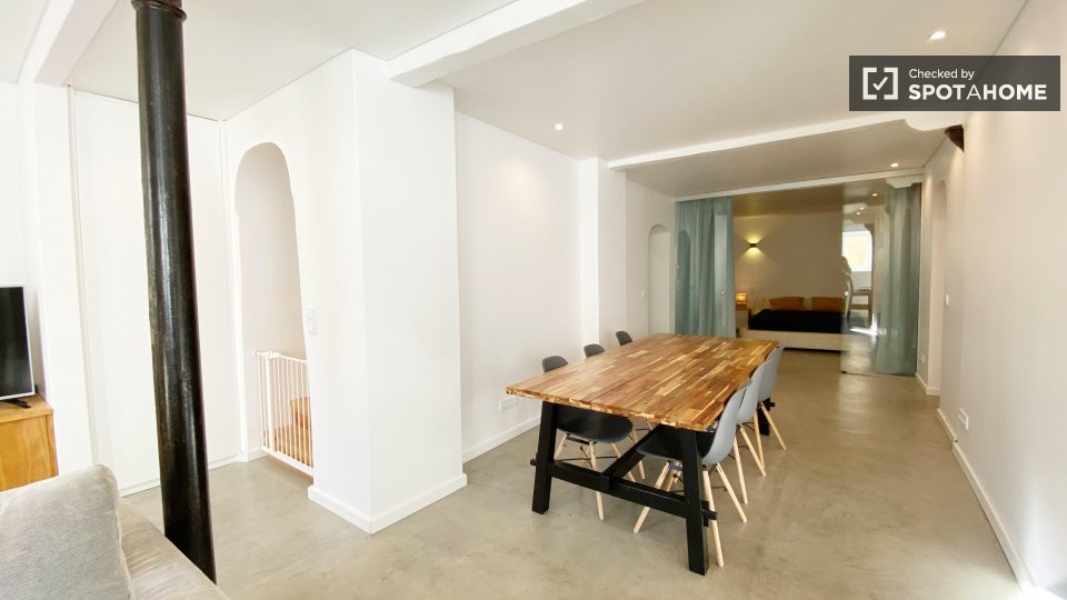 Apartment Lisbon, 2 beds, 117m² — photo 27
