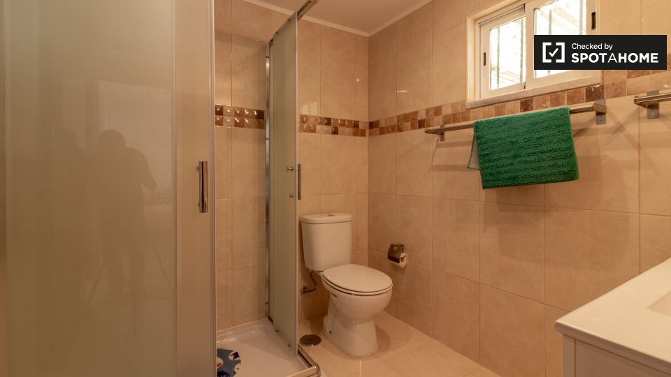 Apartment Lisbon, 5 beds, 90m² — photo 11