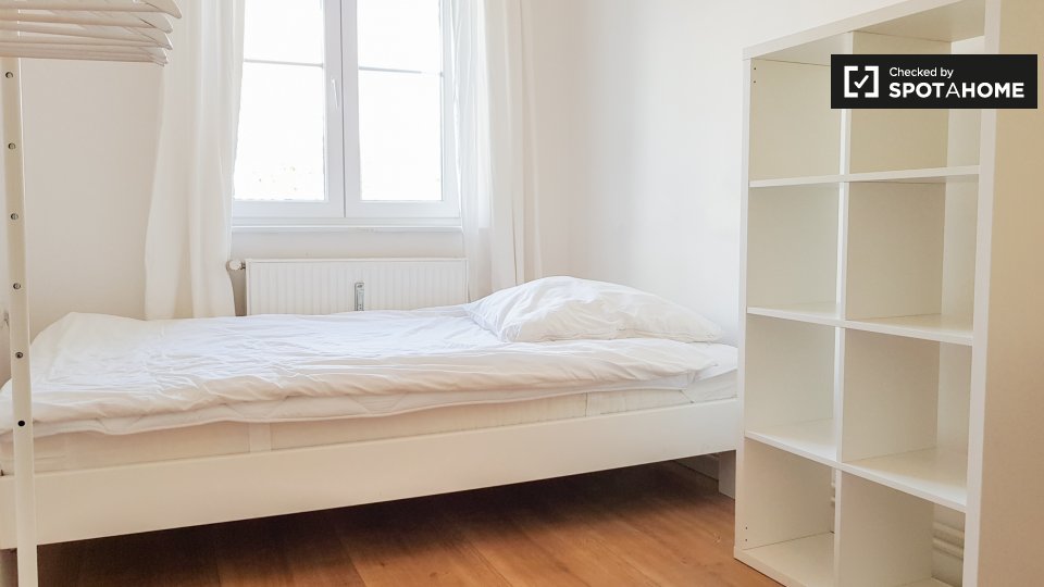 Double room Berlin, 3 beds, 63m² — photo 2