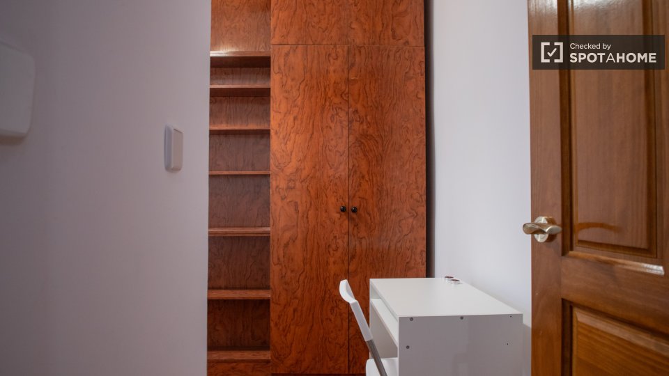 Double room Madrid, 5 beds, 120m² — photo 39