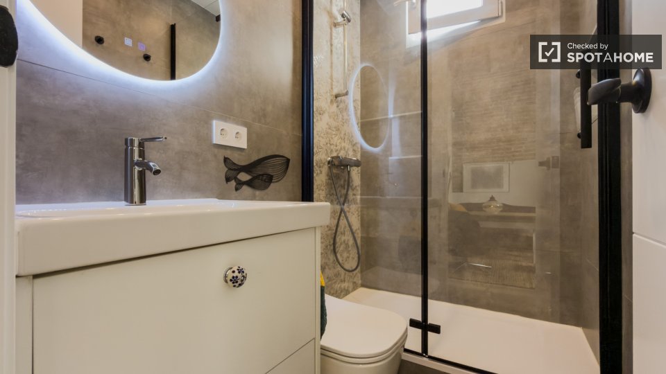 Double room Barcelona, 3 beds — photo 28