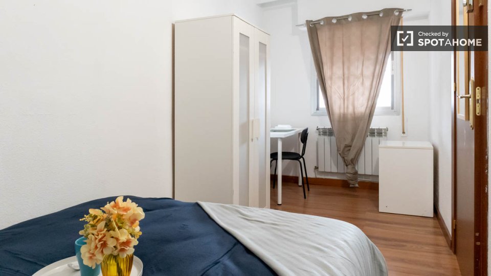 Double room Madrid, 4 beds — photo 12