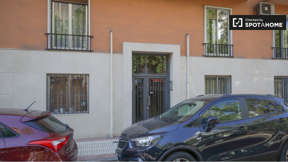 Double room Madrid, 3 beds, 60m² — photo 19