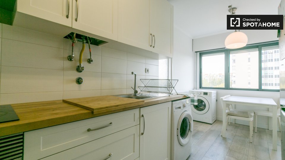 Double room Lisbon, 4 beds, 85m² — photo 8