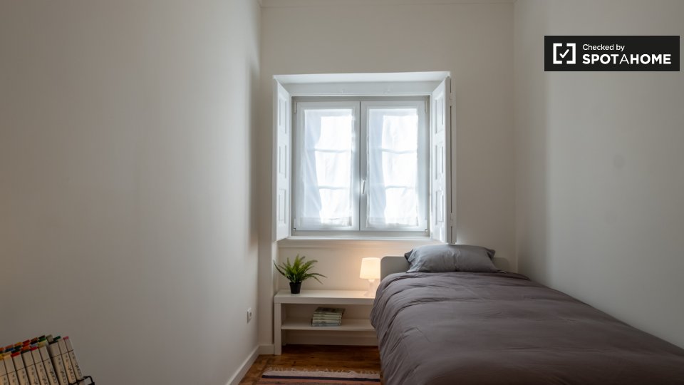 Double room Lisbon, 3 beds, 150m² — photo 41