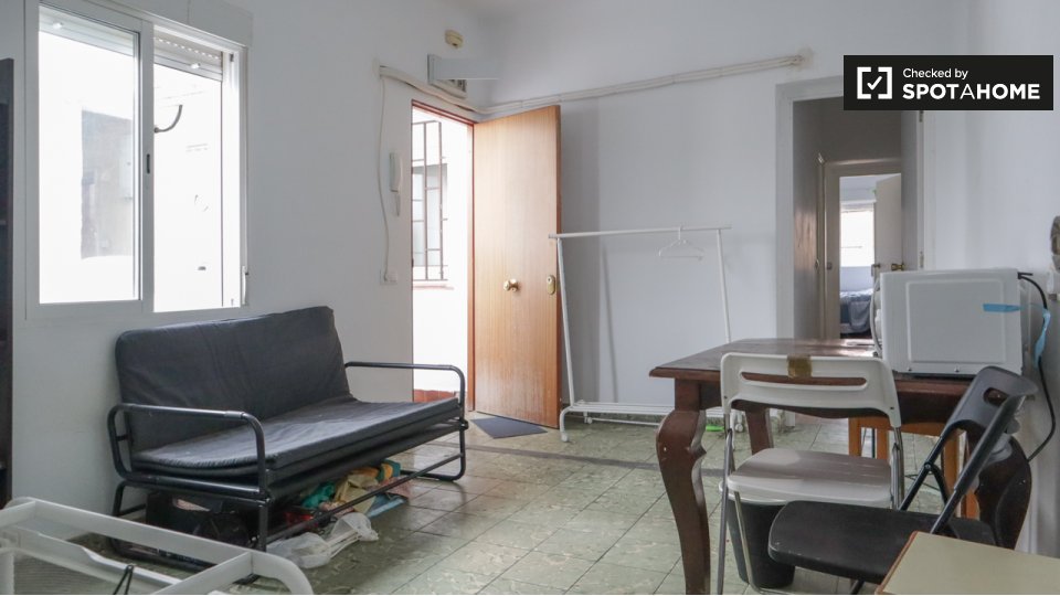 Double room Madrid, 3 beds, 70m² — photo 9