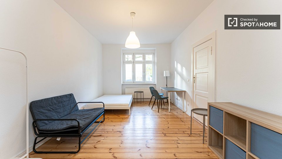 Double room Berlin, 3 beds, 73m² — photo 6