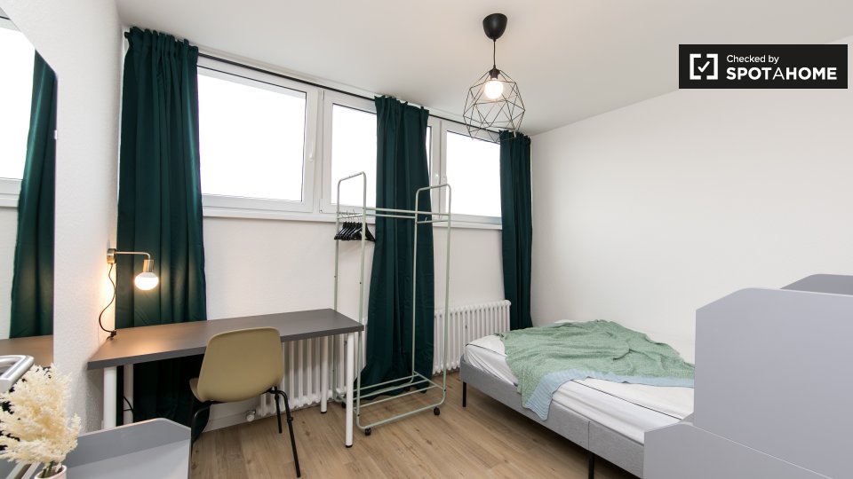 Double room Berlin, 6 beds, 190m² — photo 3