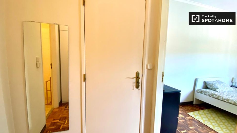 Double room Lisbon, 4 beds — photo 11