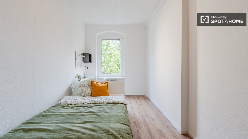 Double room Berlin, 5 beds, 86m² — photo 8