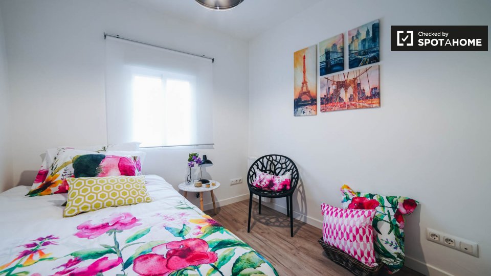 Double room Madrid, 3 beds, 75m² — photo 3
