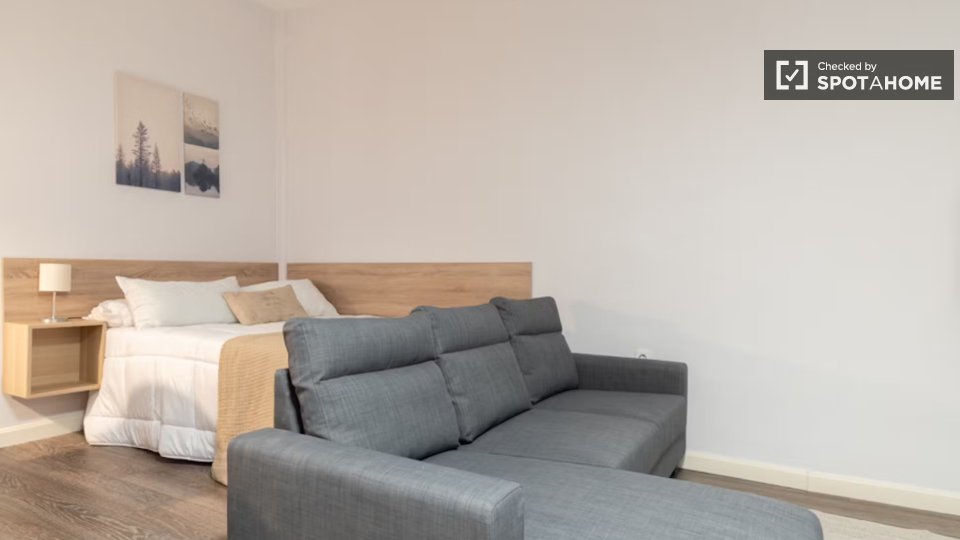 Double room Madrid, 5 beds, 120m² — photo 24