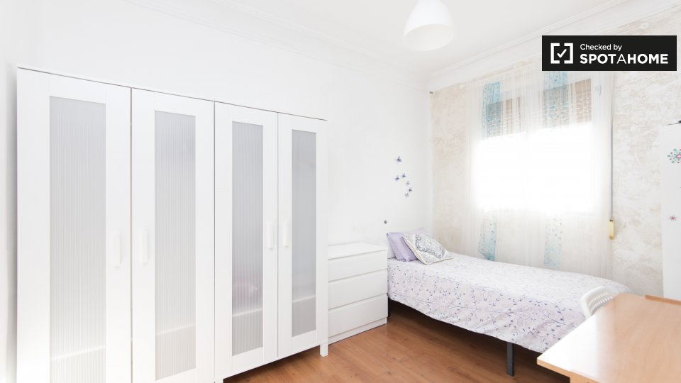 Double room Madrid, 3 beds, 72m² — photo 2