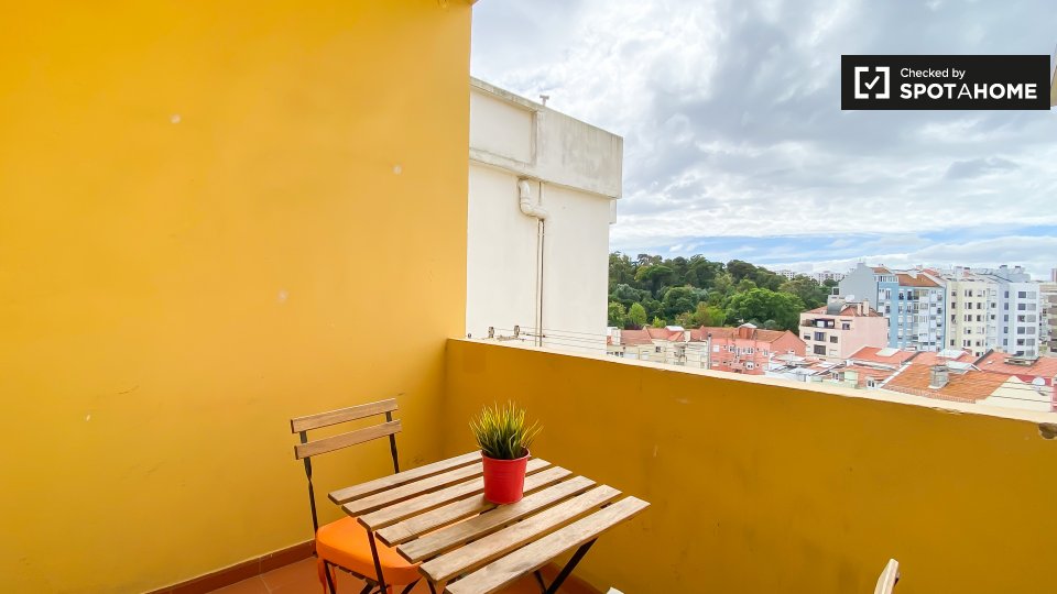Double room Lisbon, 4 beds, 110m² — photo 4