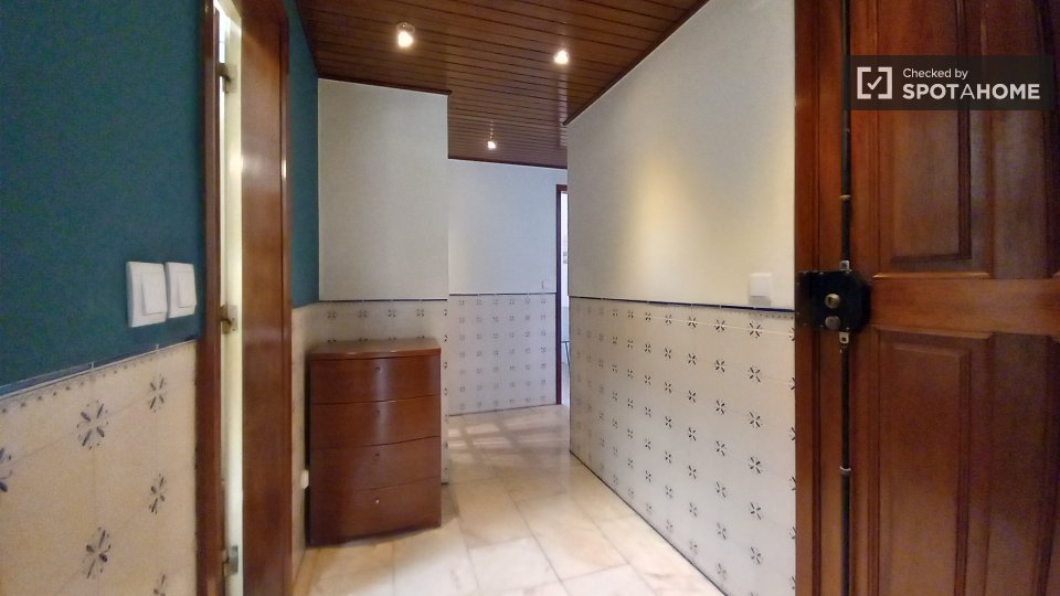 Double room Lisbon, 1 bed, 60m² — photo 3