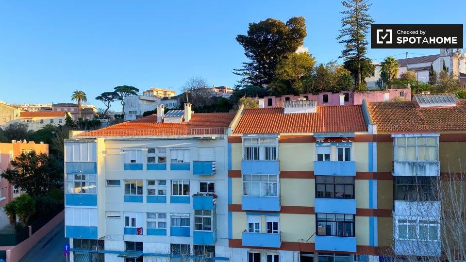 Double room Lisbon, 3 beds, 65m² — photo 4