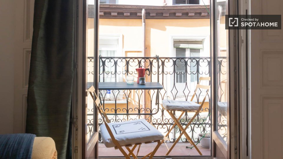 Double room Madrid, 2 beds — photo 12