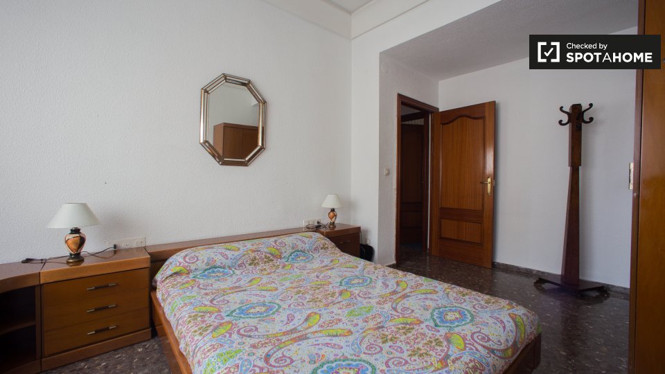 Double room Valencia, 6 beds, 150m² — photo 4