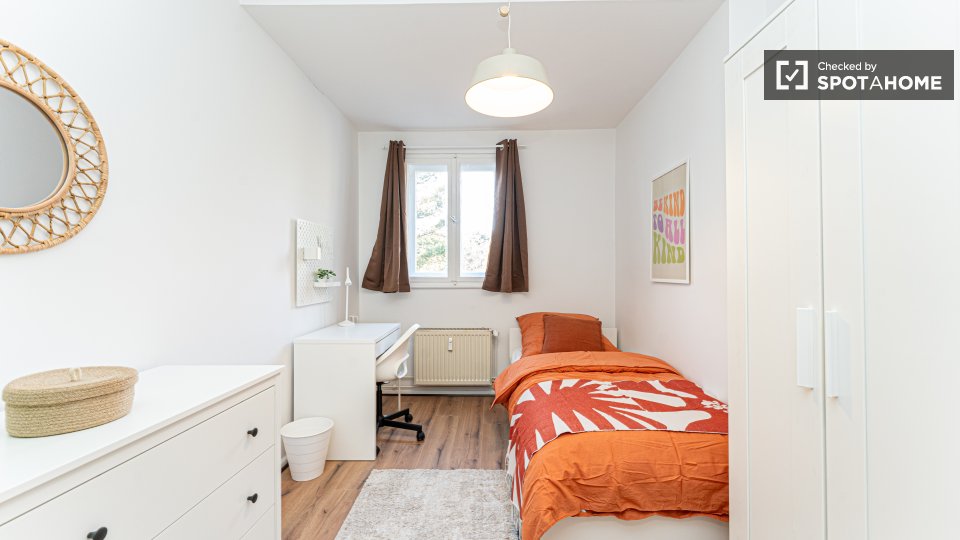 Double room Berlin, 9 beds, 135m² — photo 10
