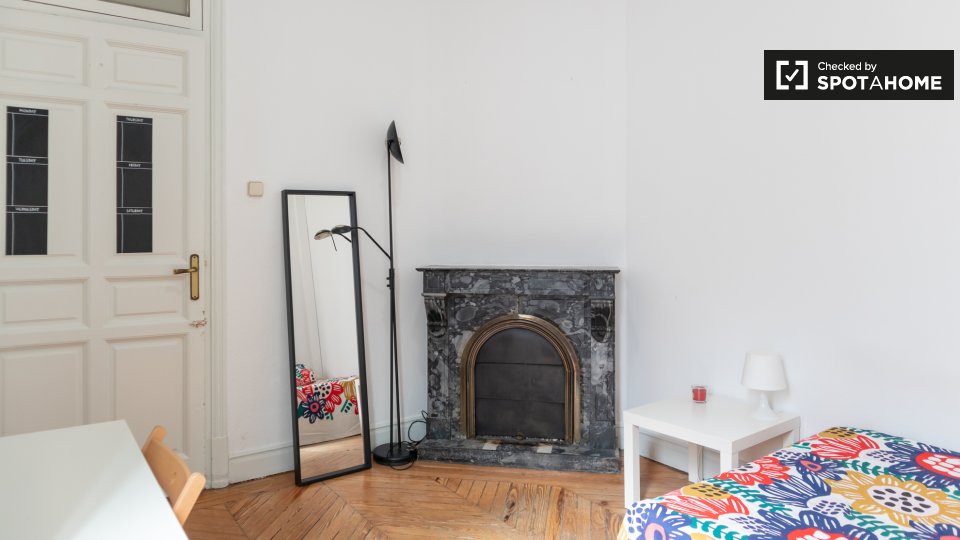 Double room Madrid, 13 beds, 220m² — photo 16
