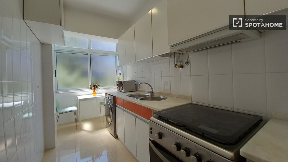 Double room Lisbon, 2 beds, 60m² — photo 13