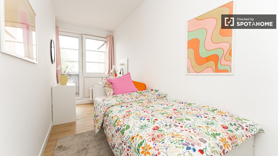 Double room Berlin, 5 beds, 80m² — photo 2