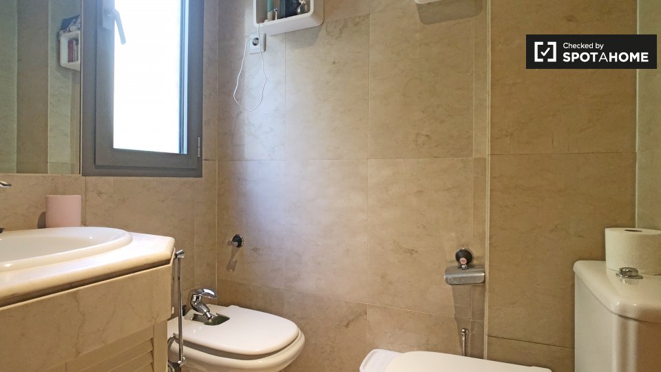 Double room Madrid, 2 beds, 80m² — photo 19