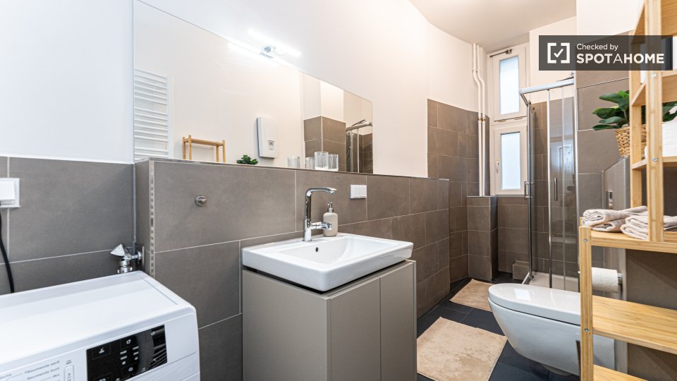 Double room Berlin, 6 beds, 101m² — photo 19