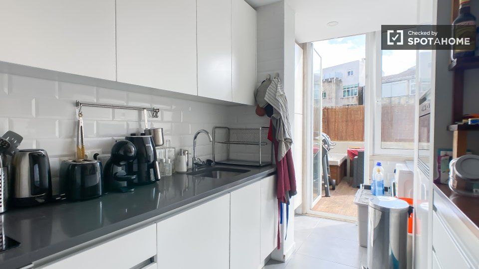 Apartment Lisbon, 2 beds, 77m² — photo 7