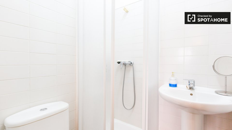 Double room Lisbon, 4 beds — photo 14