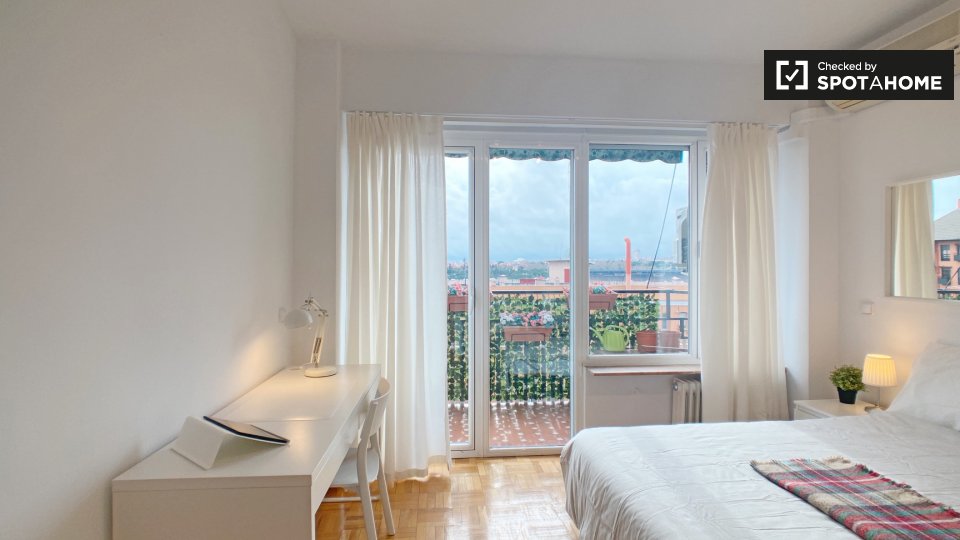 Double room Madrid, 4 beds, 90m² — photo 2
