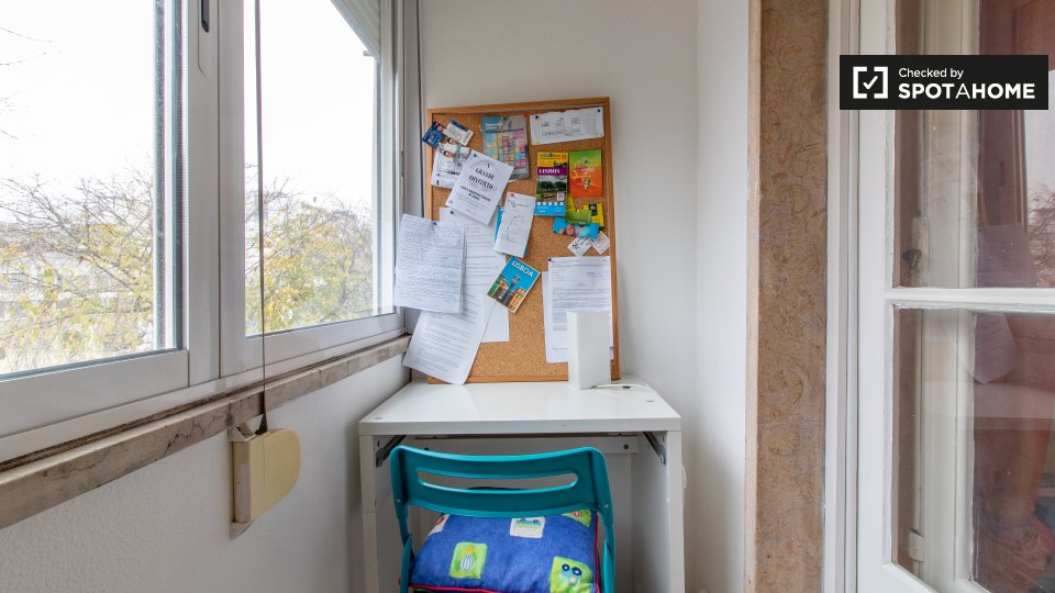 Double room Lisbon, 3 beds, 75m² — photo 5