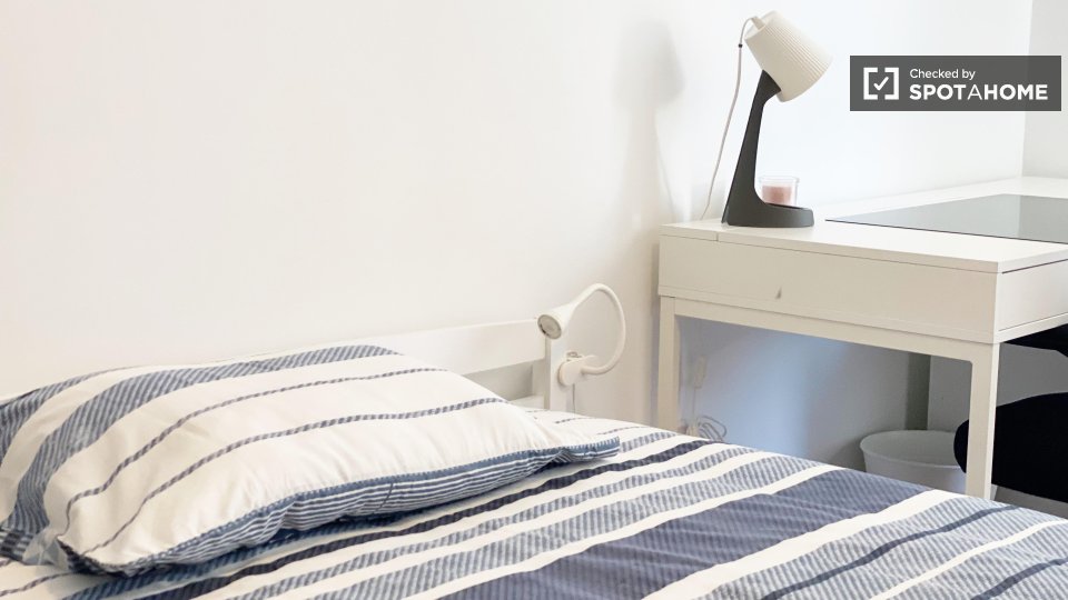 Double room Lisbon, 6 beds — photo 11