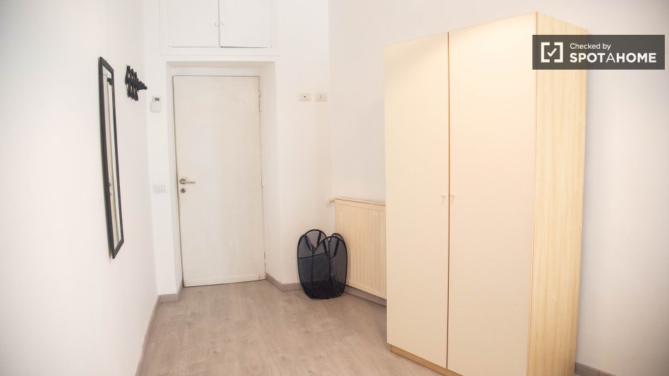Double room Rome, 3 beds, 80m² — photo 44
