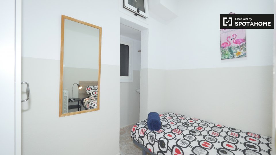Double room Barcelona, 3 beds, 55m² — photo 14