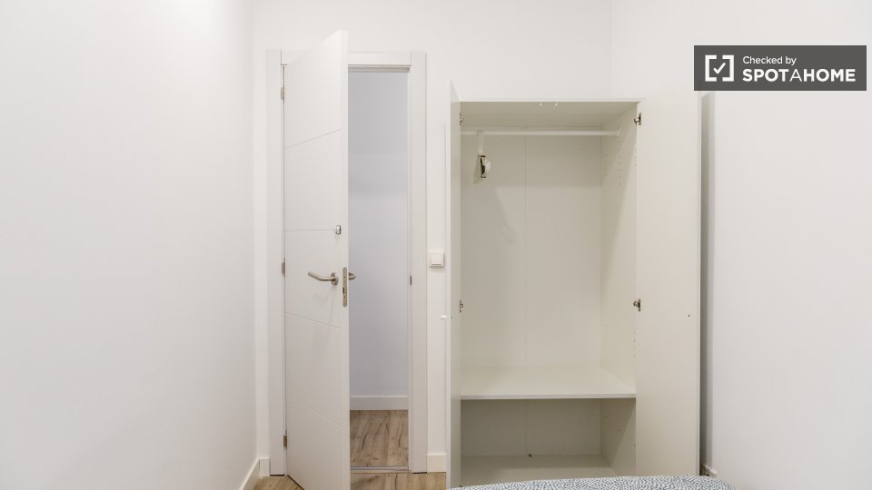 Double room Madrid, 5 beds — photo 5