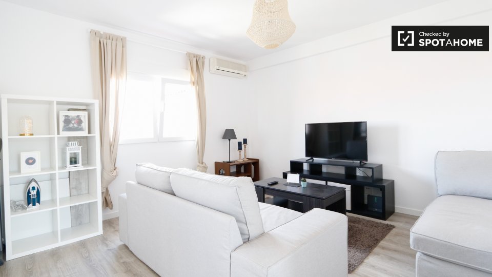 Double room Madrid, 3 beds, 85m² — photo 4