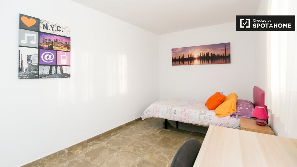 Double room Granada, 3 beds, 95m² — photo 2